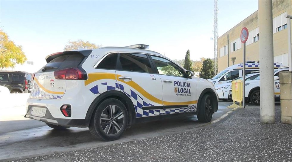 Archivo - Vehículo de la Policía Local de Calvi.