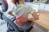 Foto: El dolor de espalda afecta a gente cada vez más joven y es principal causa de baja laboral