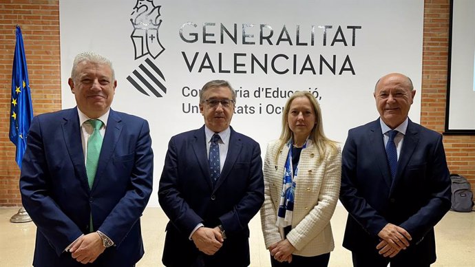 José Antonio Rovira (2E) presideix la constitució del Consell Escolar de la Comunitat Valenciana