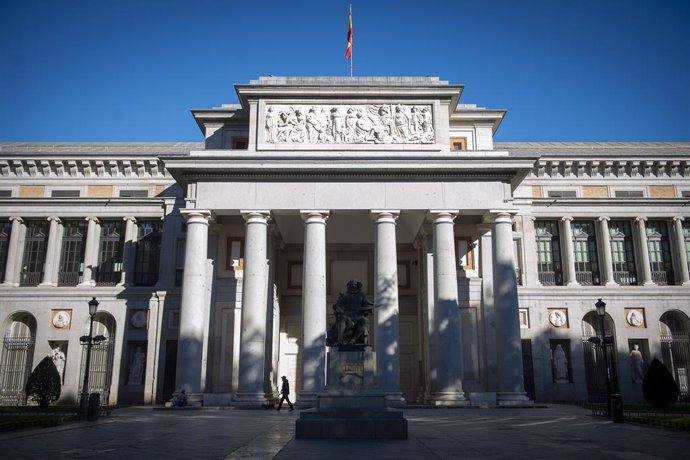 Archivo - Fachada del Museo del Prado, a 5 de noviembre de 2022, en Madrid (España). Dos activistas de Futuro Vegetal se han pegado a los marcos de los cuadros de 'La maja desnuda' y de 'La maja vestida' de Francisco de Goya expuesto en el Museo Nacional 