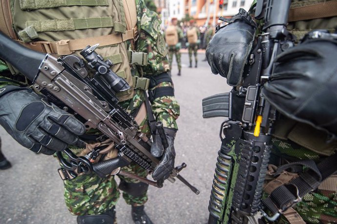Archivo - July 20, 2022, Bogota, Cundinamarca, Colombia: Colombian army special commandos carry long distance rifles during the 212 years of independence of Colombia military parade in Bogota, Colombia, July 20, 2022. Photo by: Chepa Beltran/Long Visual P