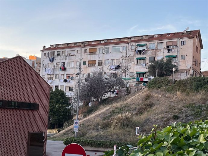 Imatge de l'edifici en ruïnes d'Esplugues de Llobregat