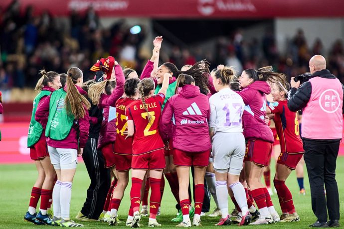 Archivo - Spain team celebrates the victory after during the semifinal UEFA Womens Nations League match played between Spain and Netherlands at La Cartuja stadium on February 23, 2024, in Sevilla, Spain.
