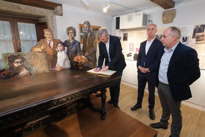 El presidente de la Xunta de Galicia, Alfonso Rueda, visita la Casa Museo de Valle-Inclán