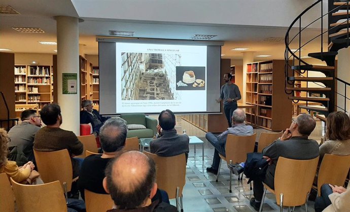 El Museu de Prehistòria de la Diputación de Valencia descubre los secretos del depósito de monedas medievales más importante de Valencia