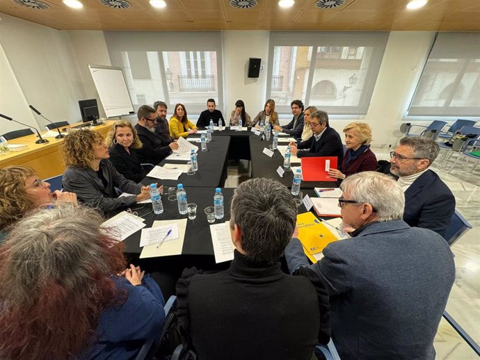 Vicente Barrera se reúne con representantes de todas las asociaciones del sector de las artes escénicas de la Comunitat Valenciana