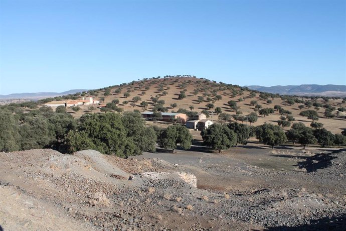 Archivo - Vista del volcán Alhorín perteneciente a Solana del Pino (Ciudad Real).