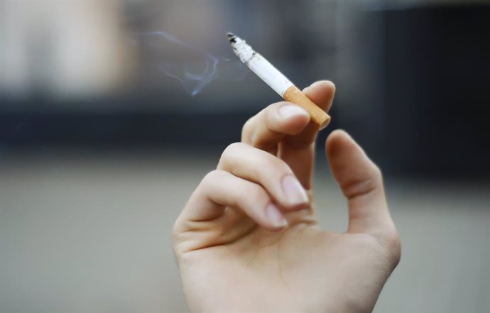 Archivo - Fumar, adolescentes y tabaco