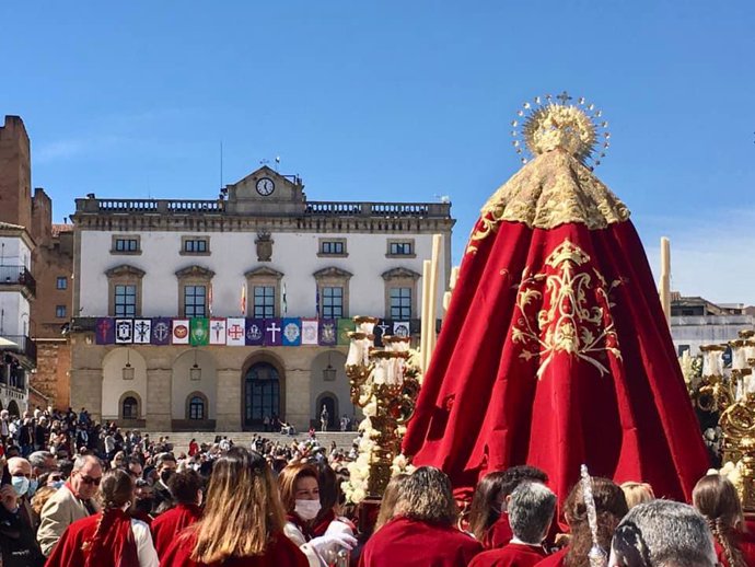 Archivo - Nuestra Señora del Sagrario procesiona en Cáceres en una foto de archivo