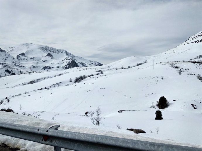 Archivo - Nieve en la montaña