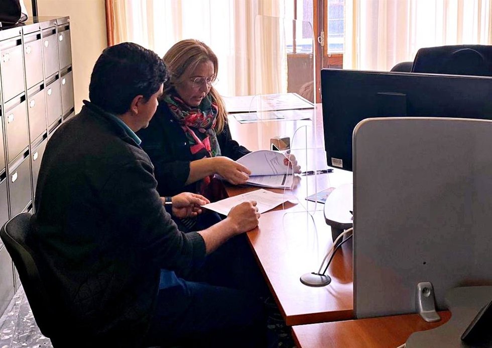 Los concejales socialistas Celia Santos y Eleazar Cruz