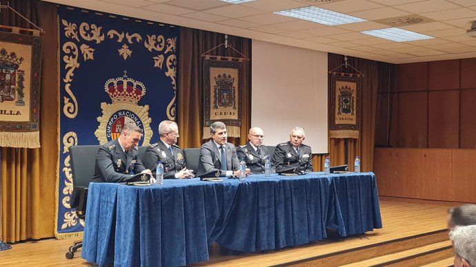 Archivo - El delegado del Gobierno en Andalucía, Pedro Fernández, se reúne con la Brigada de Información de la Policía Nacional de Andalucía Occidental.