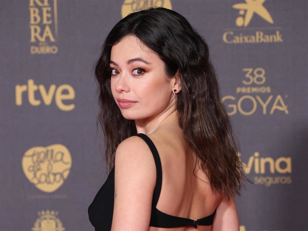 Archivo - La actriz Anna Castillo posa en la alfombra rosa previa a la gala de la 38 edición de los Premios Goya, en el Auditorio Feria de Valladolid, a 10 de febrero de 2024, en Valladolid, Castilla y León (España).