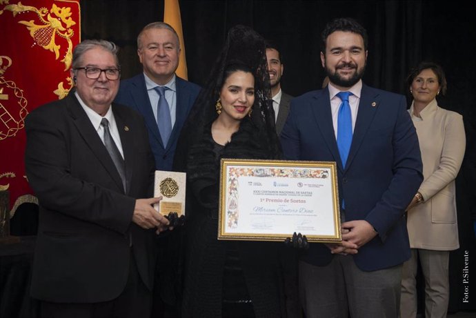 La extremeña Miriam Cantero recoge el primer premio de Saetas del XXI Certamen de Saetas y Cantes Mineros de La Unión