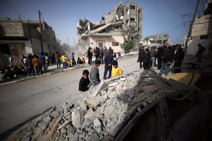 GAZA, March 27, 2024  -- People gather around a destroyed building after an Israeli airstrike in the southern Gaza Strip city of Rafah, on March 27, 2024. The Palestinian death toll from ongoing Israeli attacks has risen to 32,490, the Hamas-run Health Mi