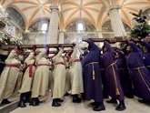 Foto: La lluvia obliga a realizar la procesión del Encuentro de Albacete en el interior de la Catedral