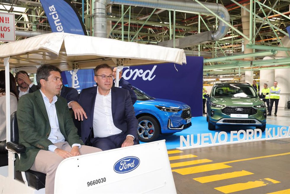 El presidente de la Generalitat, Carlos Mazón, en la fábrica de Ford Almussafes