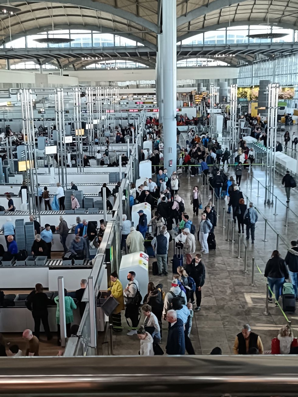 Huelga de trabajadores de la empresa de seguridad privada del aeropuerto de Alicante-Elche Miguel Hernández