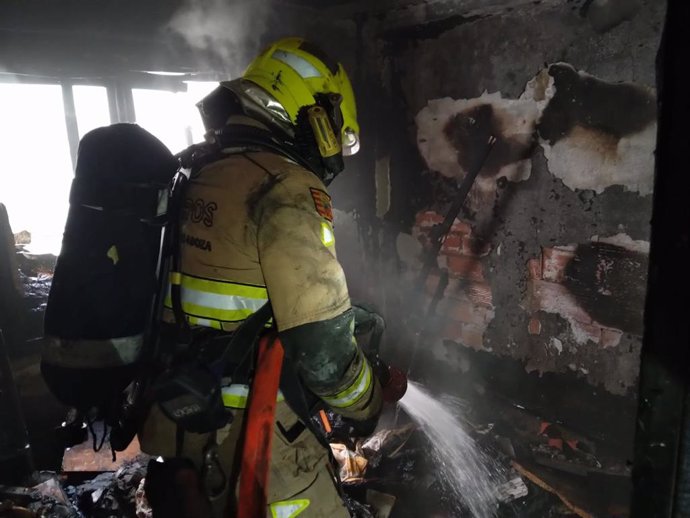 Desalojadas dos personas por un incendio en su vivienda en la calle Turco