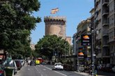 Foto: Retiran una bandera pirata colgada en lo alto de las Torres de Quart de València