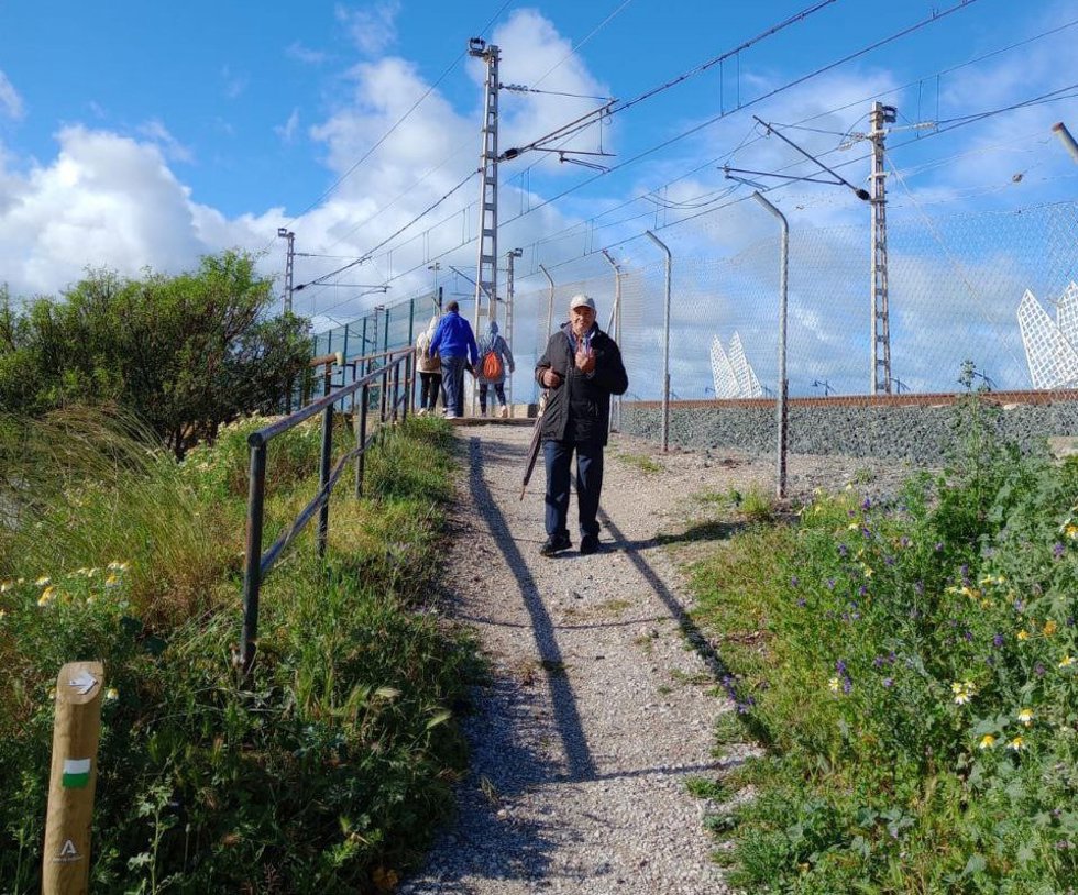 Caminata de personas mayores en El Puerto de Santa María (Cádiz). (Foto de archivo).