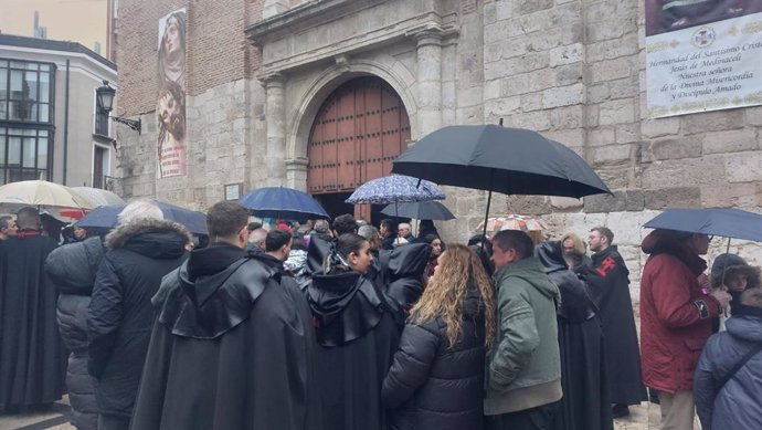 Puerta de la Iglesia de San Martín ante de suspender la procesión