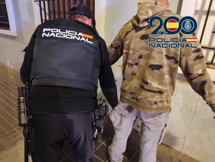 La Policía Nacional detiene a una persona y levanta 17 actas por armas y drogas en un operativo en Torrefiel