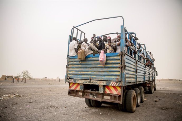 March 20, 2024, South Sudan: People are loaded into trucks to take them from Joda, on the Sudanese border, to Renk in South Sudan, where they will stay in a transit camp before they are transported further into the country. Around 1,000 South Sudanese ret