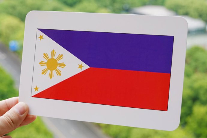 Archivo - May 10, 2022, China: In this photo illustration, the Philippine flag is printed on a white card.