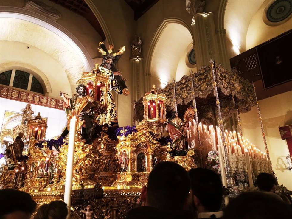 La talla del Gran Poder en su tomplo sin haber procesionado a causa de la lluvia