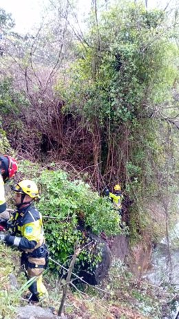 Rescate de una mujer en un barranco en Garganta la Olla