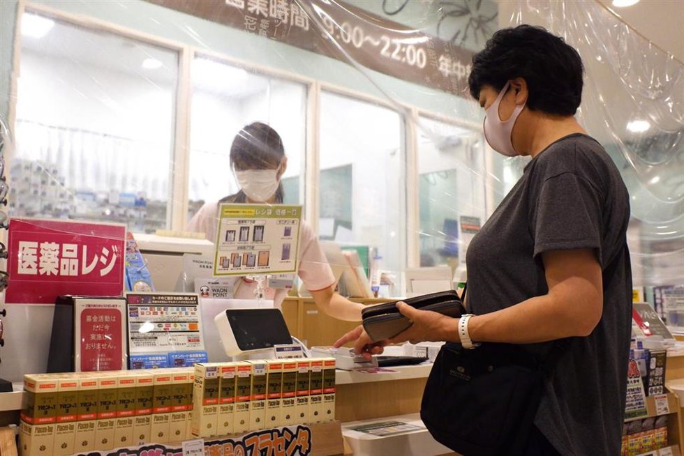 Archivo - Imagen de archivo de una farmacia en Japón 