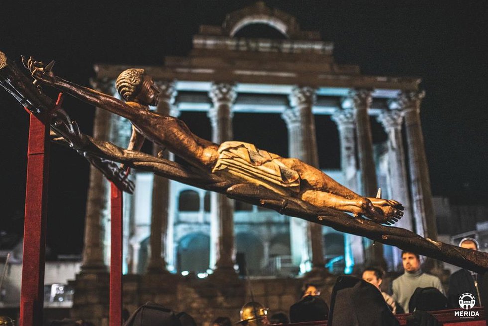 Archivo - Imagen de archivo del Santísimo Cristo de la O durante el Vía Crucis en la Semana Santa de Mérida