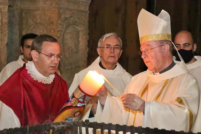Archivo - Vigilia Pascual de 2023 en la Catedral de Mallorca.