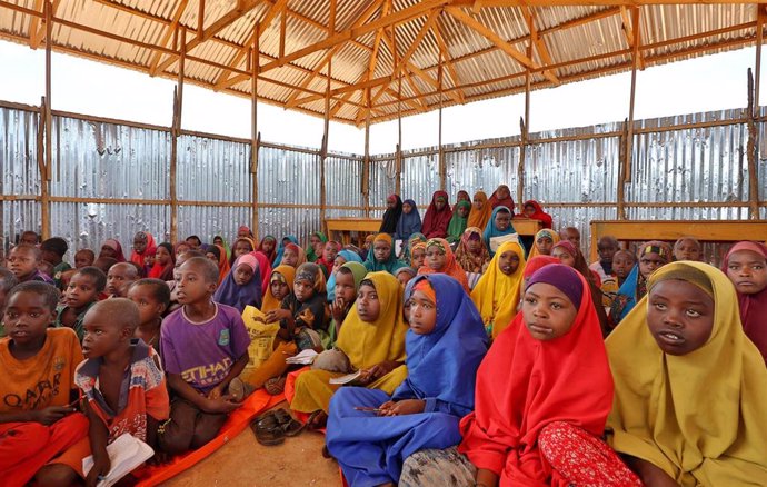 Archivo - Una escuela en el campo de Hafata, en Baidoa, Somalia