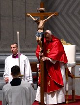 Foto: Papa Francisco.- El Vaticano avisa a última hora de que el Papa no presidirá el Vía Crucis en el Coliseo para "preservar su salud"