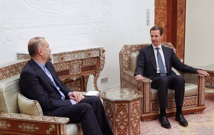 Archivo - El presidente sirio, Bashar al Assad (derecha)