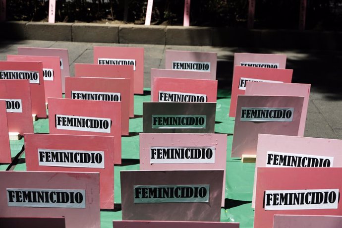 Archivo - October 6, 2023, Mexico City, Mexico: Protest against femicides outside the Supreme Court of Justice of the Nation within the framework of the sentence of 70 years in prison for the feminicide of Mariana Lima Buendia. Temporary memorial outside 