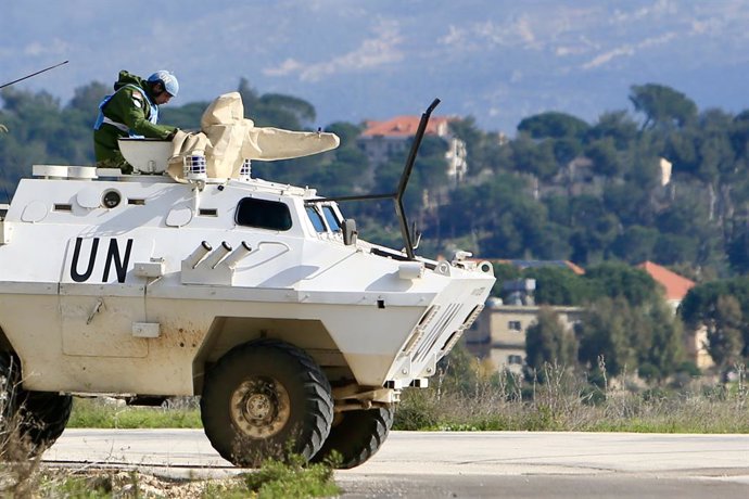 Archivo - MARJAYOUN (LEBANON), Feb. 2, 2024  -- A peacekeeper of the United Nations Interim Force in Lebanon (UNIFIL) is on patrol on the Lebanese-Israeli border in Marjayoun, Lebanon, on Feb. 2, 2024. The confrontations between Hezbollah and Israel have 
