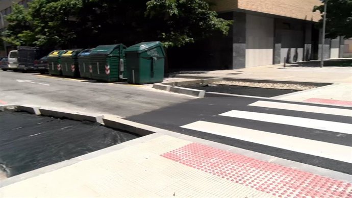 Archivo - Paseo de peatones permeable en la calle Carmen Baroja Nessi