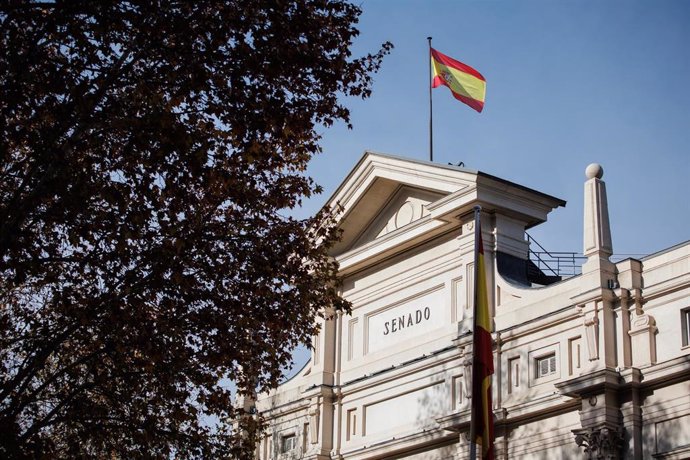 Archivo - La bandera de España en la fachada del Senado tras el acto de Izado Solemne de la bandera de España, en la plaza de La Marina Española, a 6 de diciembre de 2023, en Madrid (España). El Izado de la bandera Nacional está organizado por el Estado M