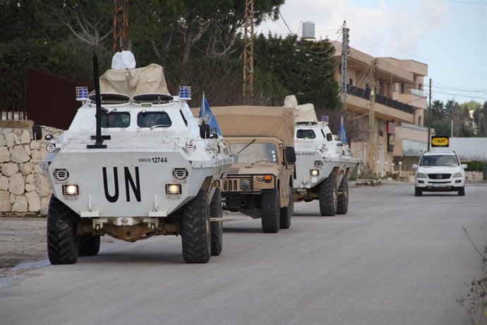 Archivo - KHIAM, Dec. 26, 2023  -- Vehicles of the United Nations Interim Force In Lebanon (UNIFIL) patrol in Khiam, Lebanon on Dec. 25, 2023.