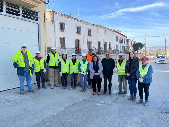 La diputada del PFEA, Matilde Díaz, ha visitado las actuaciones del Plan de Fomento del Empleo Agrario (PFEA) en Arboleas.