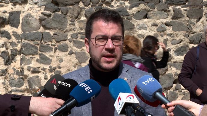 El presidente de la Generalitat, Pere Aragonès, en declaraciones a los periodistas en Hostalric (Girona)