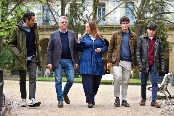 Acto del PP en Donostia/San Sebastian, en la Plaza Gipuzkoa, con el candidato del PP a lehendakari,  Javier de Andres, el portavoz del PP, Borja Sémper, y la cabeza de lista por Gipuzkoa, Muriel Larrea