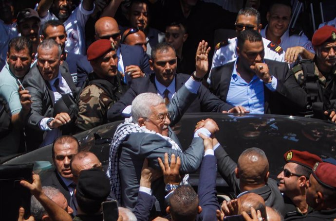 Archivo - July 12, 2023, Jenin, Palestine: Palestinian president MAHMOUD ABBAS (C) arrives to the Jenin camp, north of the occupied West Bank in a landmark visit, a week after the largest Israeli raid there in years.