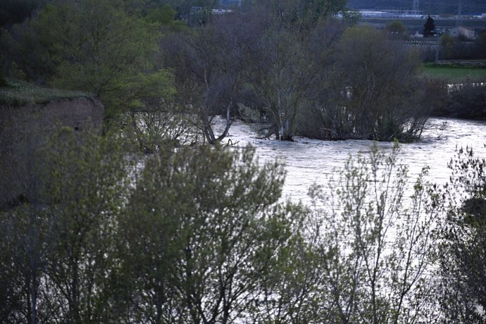 Crecida del río Gállego a su paso por Peñaflor, a 30 de marzo de 2024, en Peñaflor, Zaragoza, Aragón (España).
