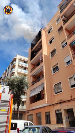 Cinco personas heridas en el incendio de una vivienda en Paterna (Valencia)