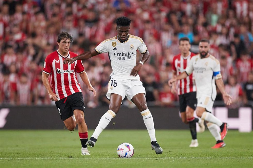 Archivo - Aurélien Tchouaméni y Unai Gómez en el Athletic Club-Real Madrid de la primera vuelta