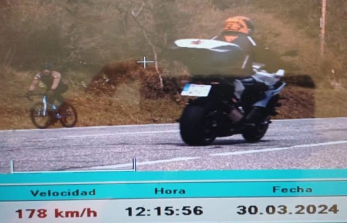 Imagen del motorista captado circulando a 178 km/h